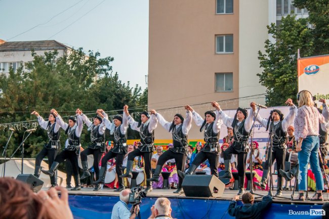 Як колоритні іноземці фестивалили у центрі Луцька. ФОТО