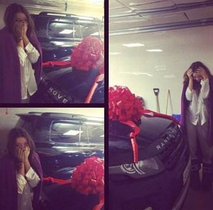 Татко балує своїх дівчаток. Дарині на один із днів народження він подарував 