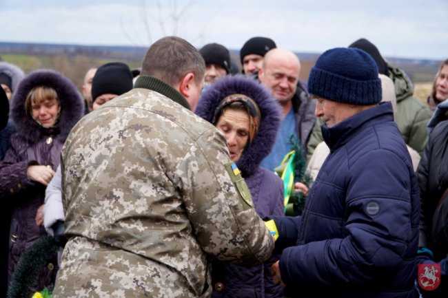 Волиняни навколішки провели в останню путь Героя Валентина Хлопцева