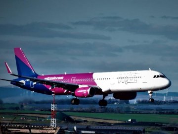 У Польщі пасажирський літак, який летів до Запоріжжя, здійснив аварійну посадку