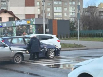 У Луцьку в аварію потрапили три автівки