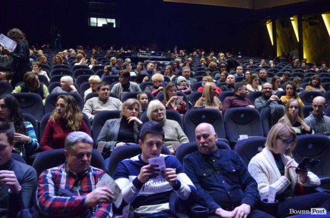 Новорічні хіти та казкова енергетика: як лучан розважали LeoBand Orchestra. ФОТОРЕПОРТАЖ
