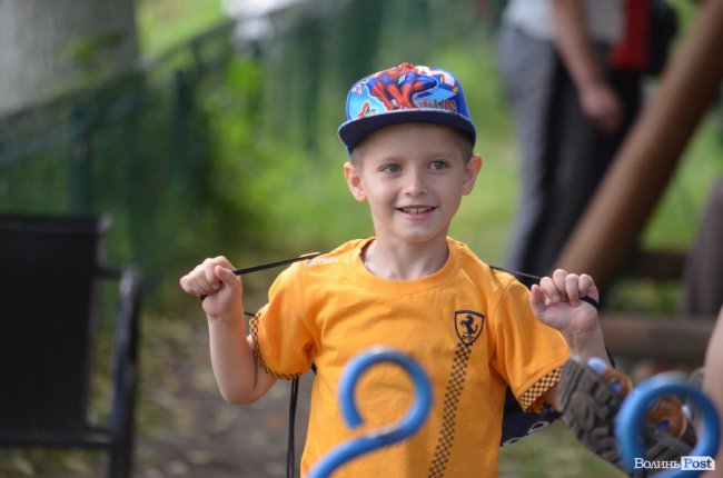 Дітям атовців влаштували екскурсію Луцьким зоопарком