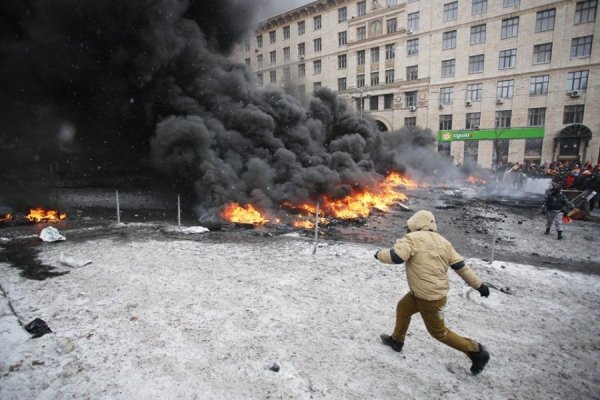 Протистояння на Грушевського: центр Києва у попелі і вогні. ФОТО
