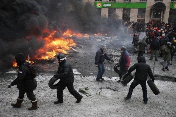 Протистояння на Грушевського: центр Києва у попелі і вогні. ФОТО