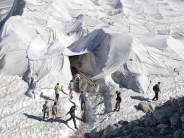 Найстаріший льодовик Альп вкрили ковдрами. ФОТО