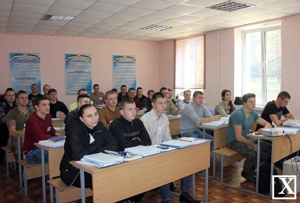 За час навчання майбутні поліцейські повинні опанувати 25 навчальних дисциплін. І лише після успішного складання підсумкових іспитів приймуть присягу