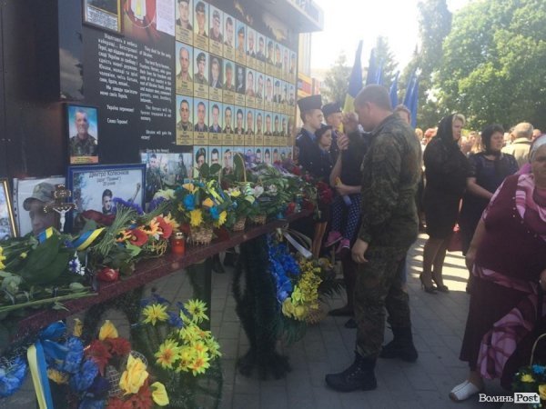У Луцьку вшанували пам'ять лучан-військовослужбовців, які загинули під Волновахою. ФОТО