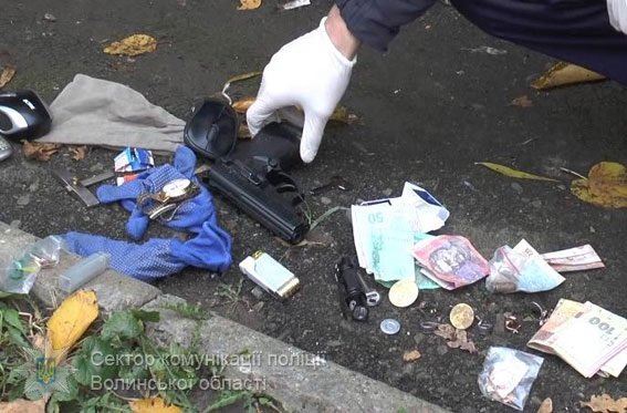 У Луцьку затримали групу квартирних злодіїв 