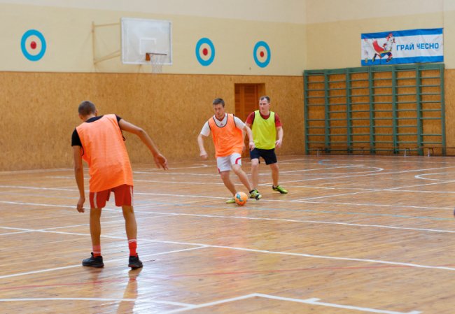 Більше, ніж гра: працівники луцького «Кромберга» змагалися за футбольну першість. ФОТО