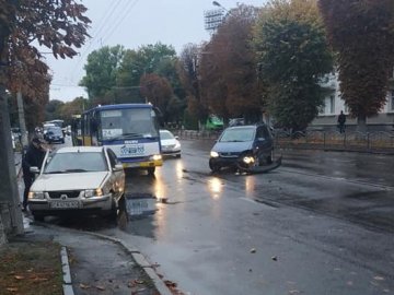 У Луцьку зранку – подвійна аварія. ФОТО