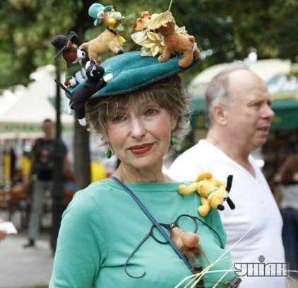 Чудернацька мода: бал незвичних капелюхів у Києві. ФОТО