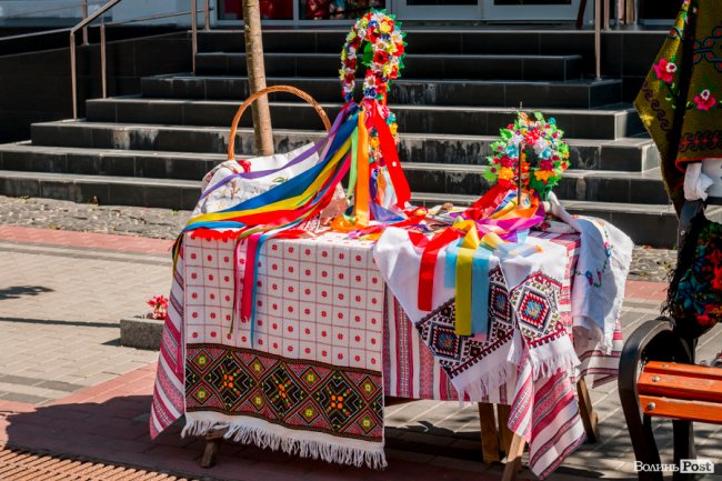 Синьо-жовтий Луцьк: як місто чепуриться до святкувань. ФОТО