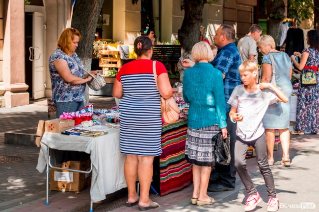 Синьо-жовтий Луцьк: як місто чепуриться до святкувань. ФОТО