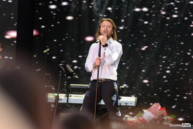 До Винника – навіть на милицях. ФОТОРЕПОРТАЖ із грандіозного концерту у Луцьку