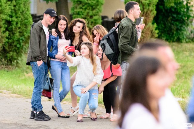 До Винника – навіть на милицях. ФОТОРЕПОРТАЖ із грандіозного концерту у Луцьку