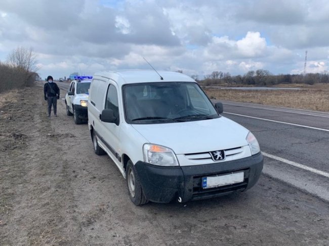 На трасі «Київ-Ковель-Ягодин» затримали авто з бурштином на пів мільйона