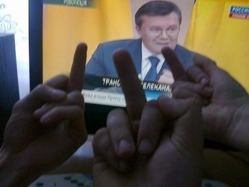 Інтернет глузує з Януковича на прес-конференції. ФОТО