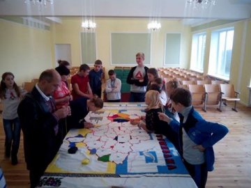 На Волині вишивали карту України площею понад 4 кв.м. ФОТО