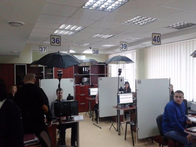 У Луцькому ЦНАПі діє картковий розрахунок за послуги* 