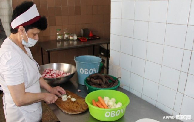 Журналісти перевірили, чим годують у луцькому військовому госпіталі.ВІДЕО