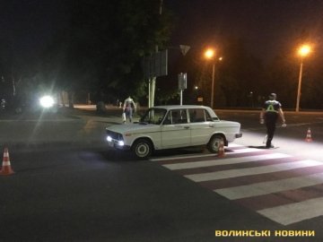 На «зебрі» в Луцьку авто збило двох дівчат