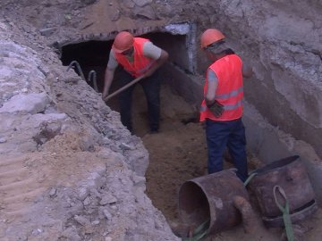 Прослужить ще 50 років: у Луцьку замінюють аварійну тепломережу. ВІДЕО