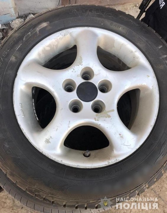 З будинку волинянки викрали автозапчастини. ФОТО