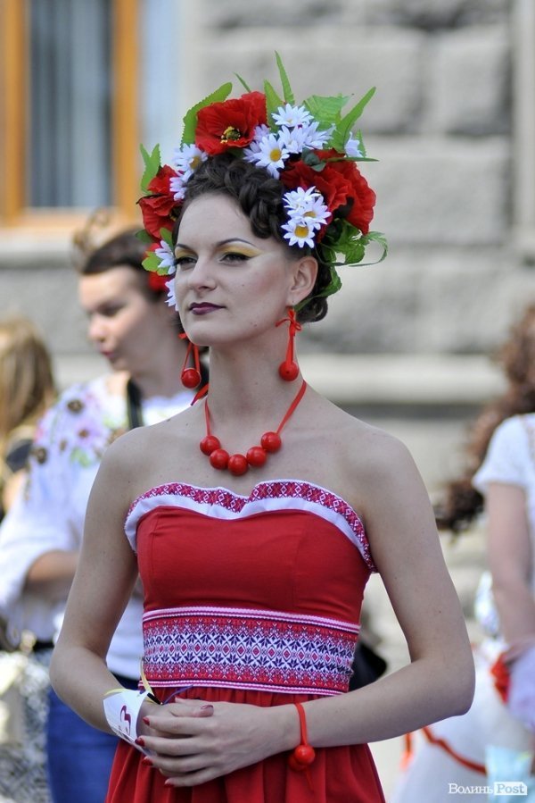 Парад наречених у Луцьку. ФОТО