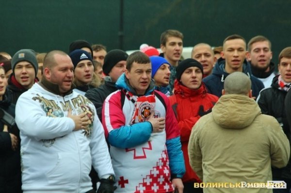 Центр Луцька оповив дим: марш фанів «Волині»