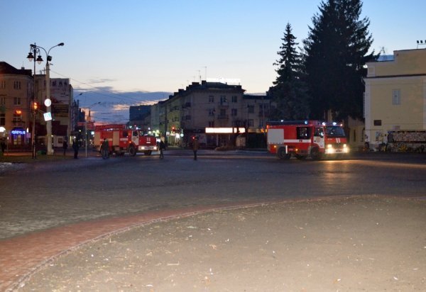 У Луцьку гасили пожежу в драмтеатрі