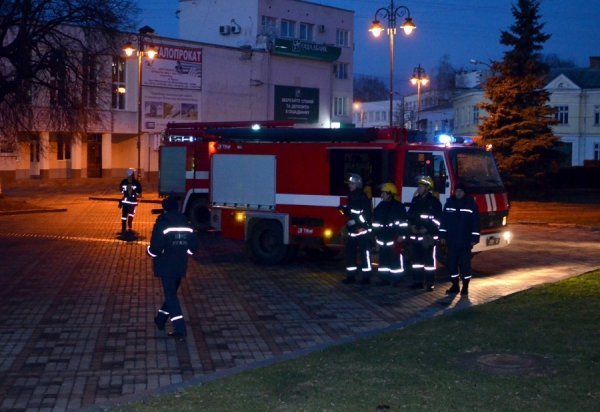 У Луцьку гасили пожежу в драмтеатрі