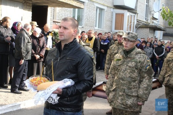 У Нововолинську провели в останню путь загиблого Героя. ФОТО