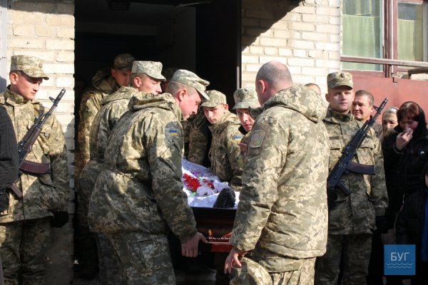 У Нововолинську провели в останню путь загиблого Героя. ФОТО
