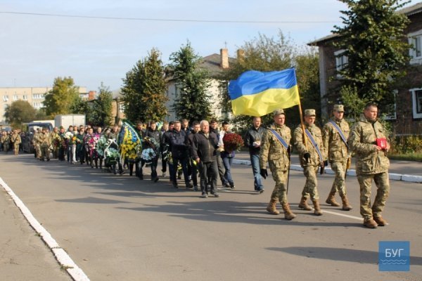 У Нововолинську провели в останню путь загиблого Героя. ФОТО