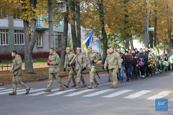 У Нововолинську провели в останню путь загиблого Героя. ФОТО