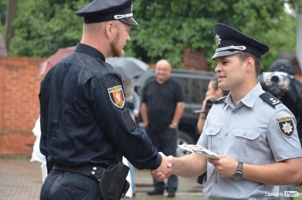 У Луцьку поліцейські отримали нові погони і звання. ФОТО