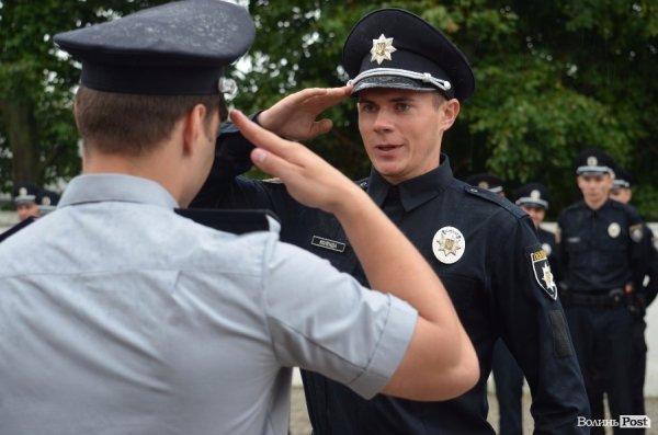 У Луцьку поліцейські отримали нові погони і звання. ФОТО