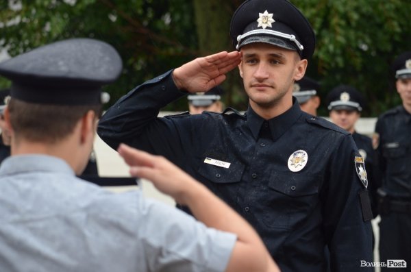 У Луцьку поліцейські отримали нові погони і звання. ФОТО