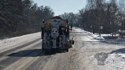 Як у Луцьку розчищають дороги від снігу в Луцькому районі. ВІДЕО