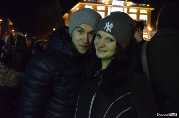 Вечір на Євромайдані у Луцьку. ФОТО. ВІДЕО