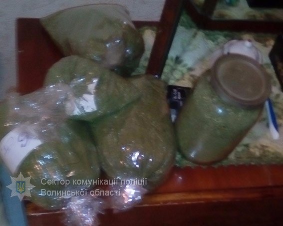 Поліція вилучила в лучанина 4 пакети з марихуаною