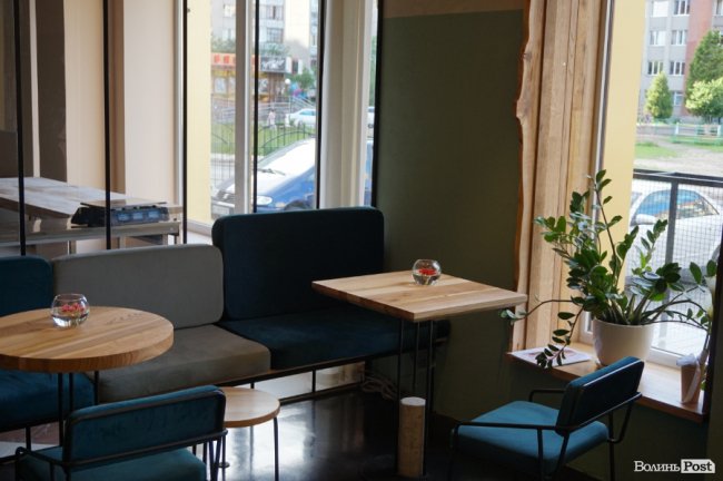 У Луцьку відкрилася кав'ярня, де можна поспостерігати за процесом випікання хліба. ФОТО