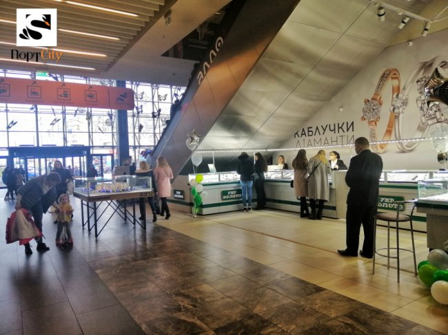 У  «ПортCity» відкрили ювелірний магазин «Укрзолото»*