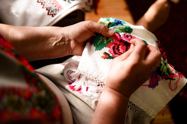 Вишивка з характером: майстриня лісу з Волині показала унікальну колекцію робіт. ФОТО