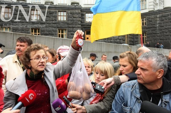Поліські фермери влаштували в Києві «картопляний протест». ФОТО. ВІДЕО