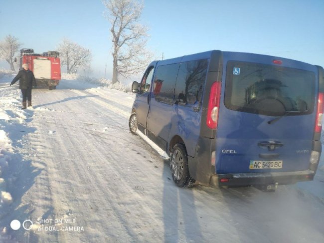 На Волині рятувальники відбуксирували автомобіль, який з'їхав з дороги