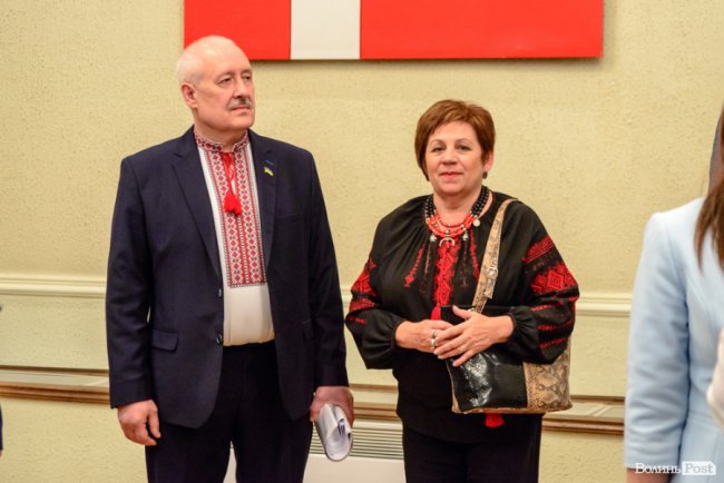 Білі, чорні, з кутасиками і без: які вишиванки одягнули депутати на сесію Волиньради. ФОТО