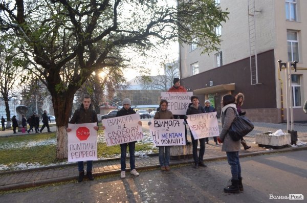 У Луцьку активісти висловили вимоги щодо кадрових призначень в оновлену поліцію. ФОТО. ВІДЕО. ДОКУМЕНТ