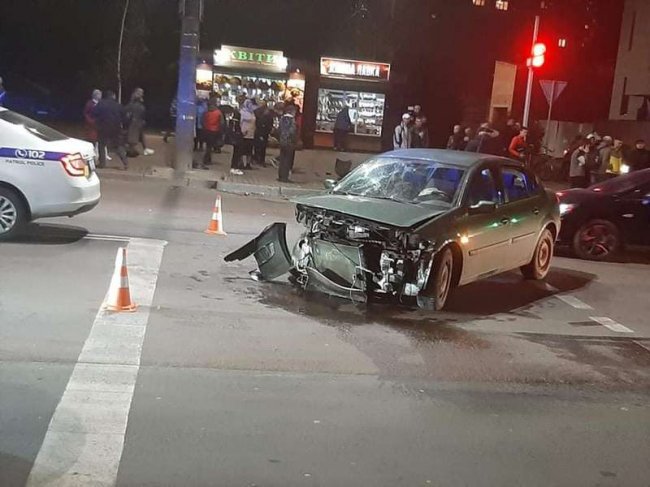 На Відродженні у Луцьку – подвійна аварія з потерпілим. ФОТО